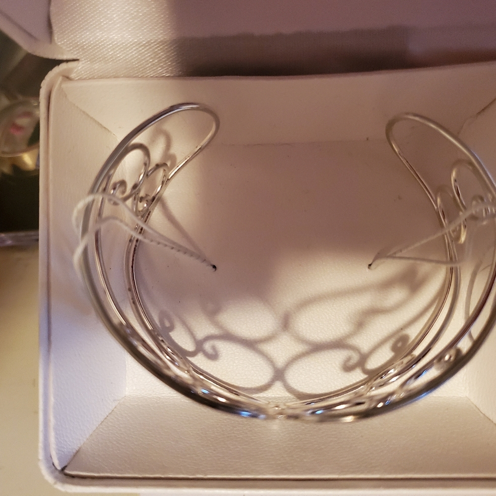 Sterling silver wide cuff bracelet adjustible.